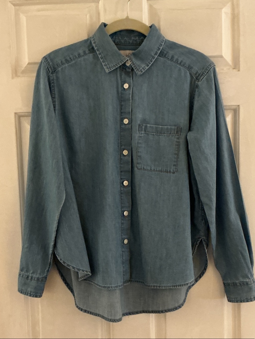 LOFT Blue Chambray Button Front Long Sleeve Pocket Relaxed Shirt EUC XS